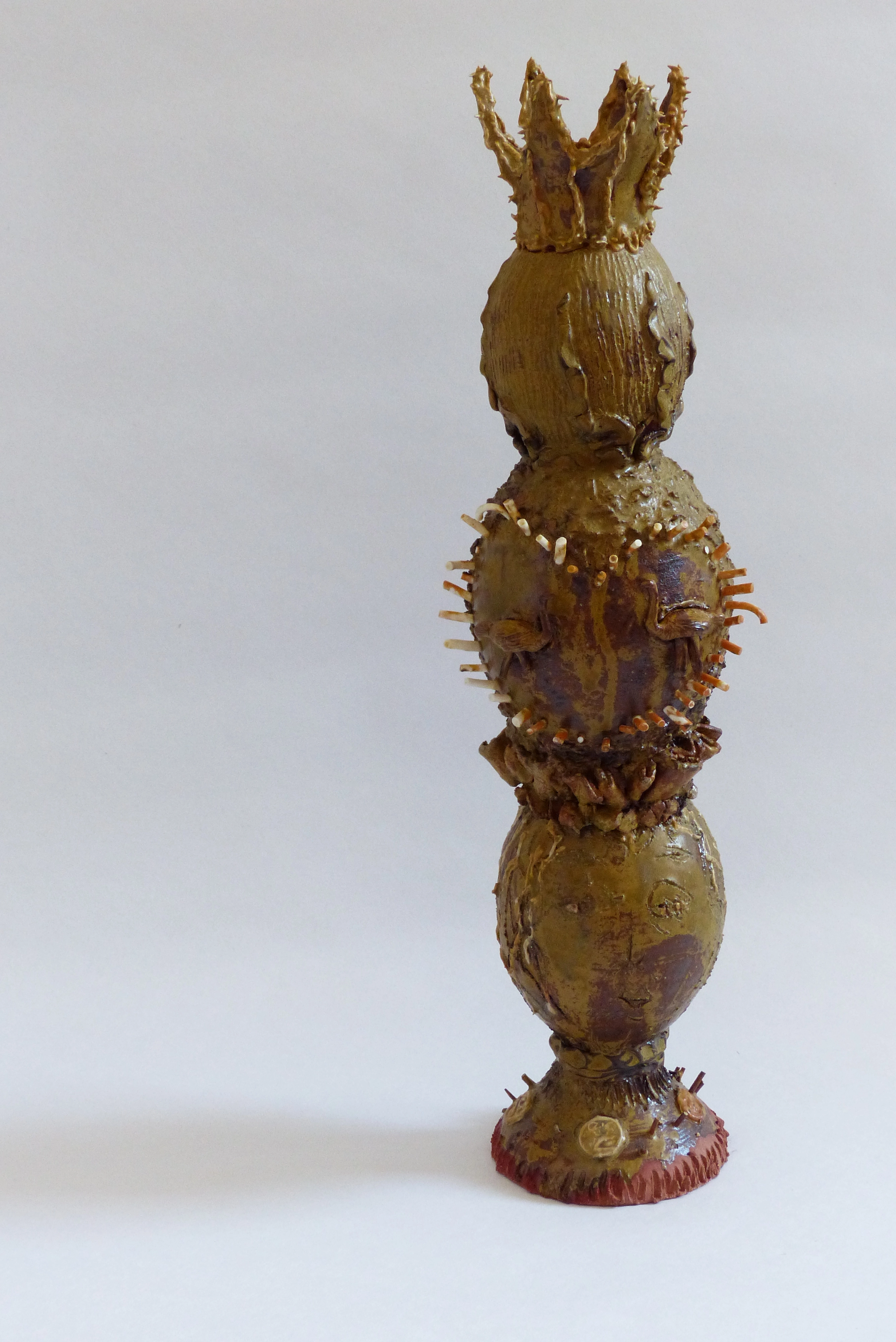 Sculpture Epi de faitage, ornementé avec oppulence, tesson de porcelaine, moulage d'autruche, froufrous